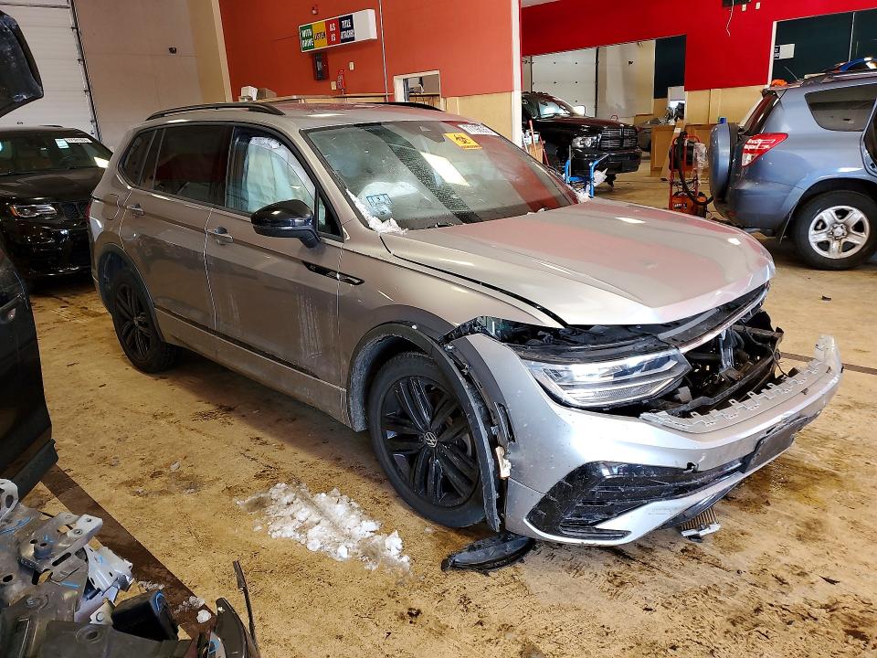 Продажа на аукционе авто 2022 Volkswagen Tiguan, vin: 3VV8B7AX8NM062821, номер лота: 77198055