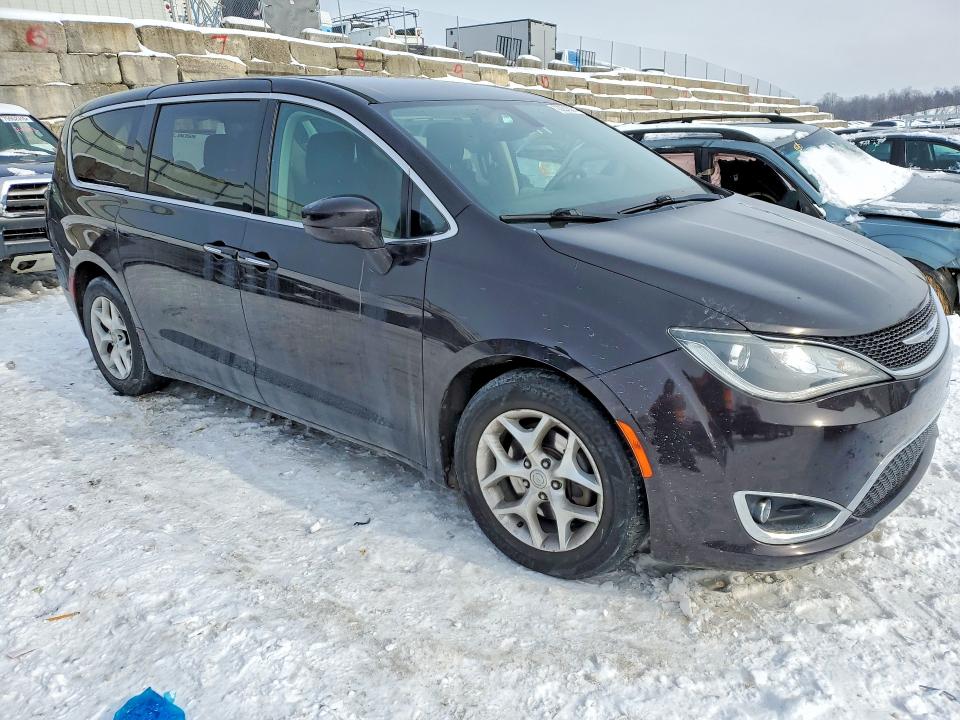 76051825 :رقم المزاد ، 2C4RC1FG7JR157055 vin ، 2018 Chrysler Pacifica مزاد بيع