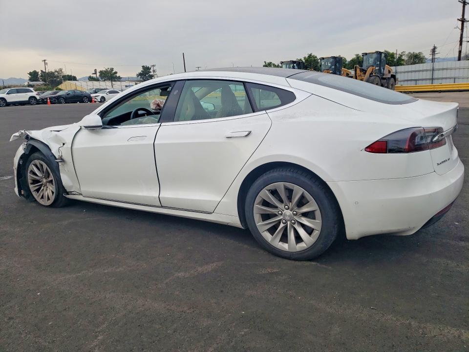 75313355 :رقم المزاد ، 5YJSA1E29JF260292 vin ، 2018 Tesla Model S مزاد بيع