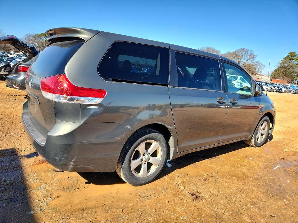 Продажа на аукционе авто 2012 Toyota Sienna Bas, vin: 5TDKA3DC2CS015032, номер лота: 76468585