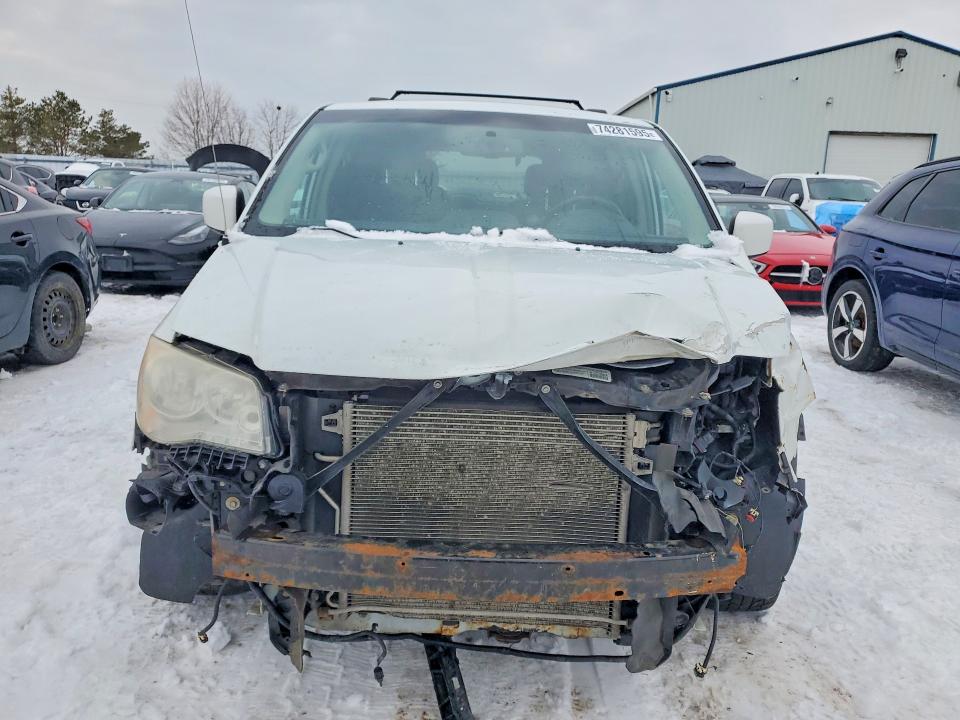 2014 Chrysler Town & Country მანქანა იყიდება აუქციონზე, vin: 2C4RC1CG1ER402202, აუქციონის ნომერი: 74281595