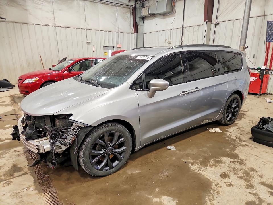 2018 Chrysler Pacifica მანქანა იყიდება აუქციონზე, vin: 2C4RC1EG4JR263321, აუქციონის ნომერი: 77673795