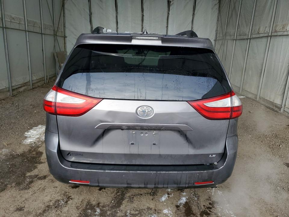 2018 Toyota Sienna Le მანქანა იყიდება აუქციონზე, vin: 5TDKZ3DC4JS937369, აუქციონის ნომერი: 76595475