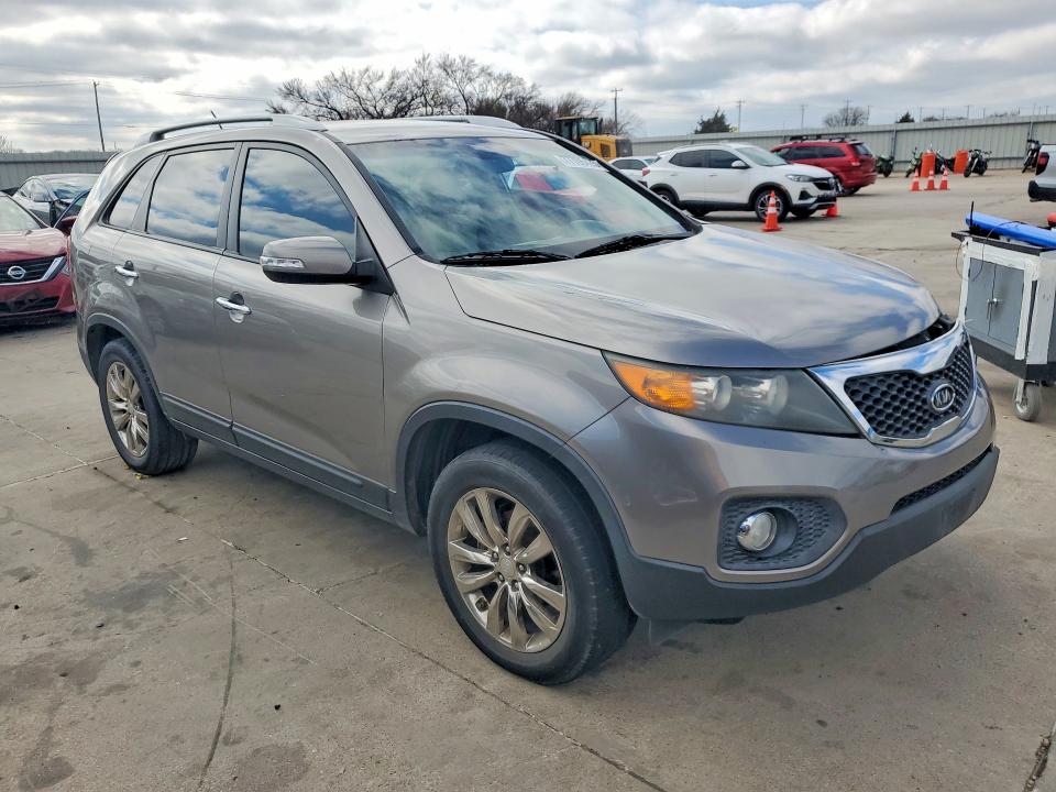 2011 Kia Sorento მანქანა იყიდება აუქციონზე, vin: 5XYKU4A28BG086823, აუქციონის ნომერი: 77706425