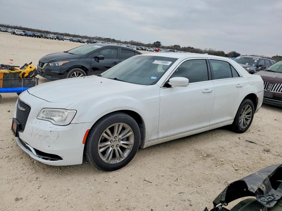 77775985 :رقم المزاد ، 2C3CCAAG7HH561006 vin ، 2017 Chrysler 300 مزاد بيع