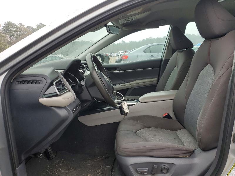 76042515 :رقم المزاد ، 4T1B11HK2KU756907 vin ، 2019 Toyota Camry مزاد بيع