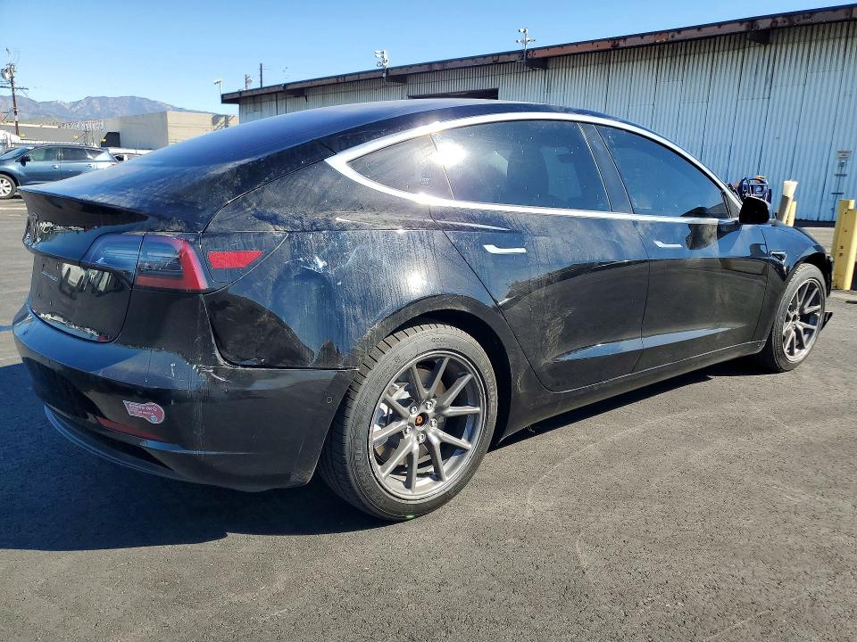 Продажа на аукционе авто 2018 Tesla Model 3, vin: 5YJ3E1EA2JF051766, номер лота: 76212485