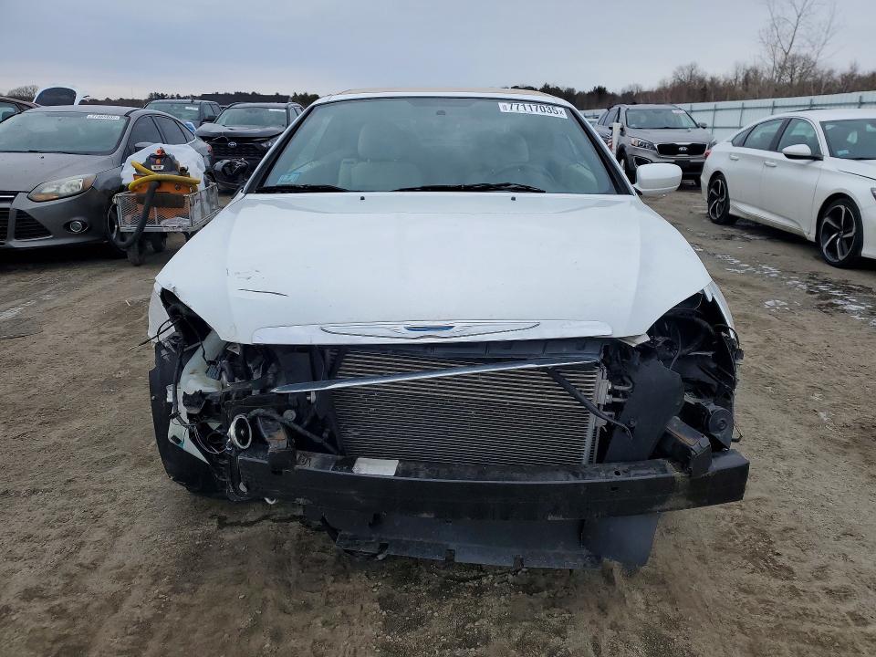 2011 Chrysler 200 მანქანა იყიდება აუქციონზე, vin: 1C3BC2EB0BN613591, აუქციონის ნომერი: 77117035