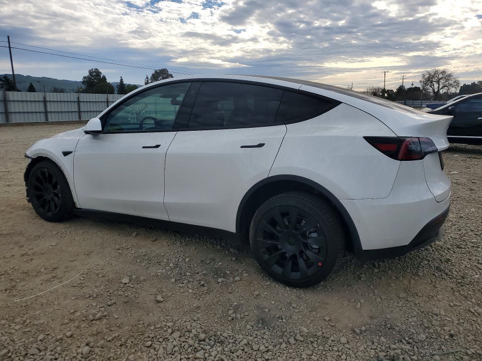 76976515 :رقم المزاد ، 7SAYGDEE8NF388214 vin ، 2022 Tesla Model Y مزاد بيع