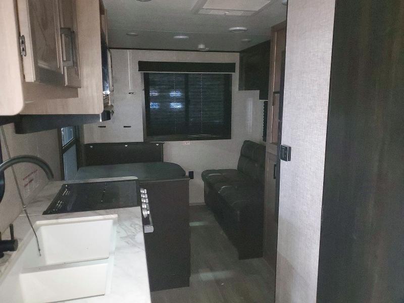 79115315 :رقم المزاد ، 1UJBJ0BL4N17Z1504 vin ، 2022 Jaco Jay Flight Travel Trailer مزاد بيع