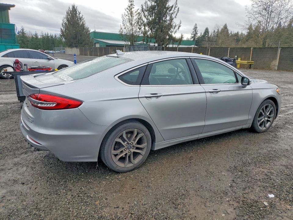 75461855 :رقم المزاد ، 3FA6P0RUXLR141504 vin ، 2020 Ford Fusion مزاد بيع