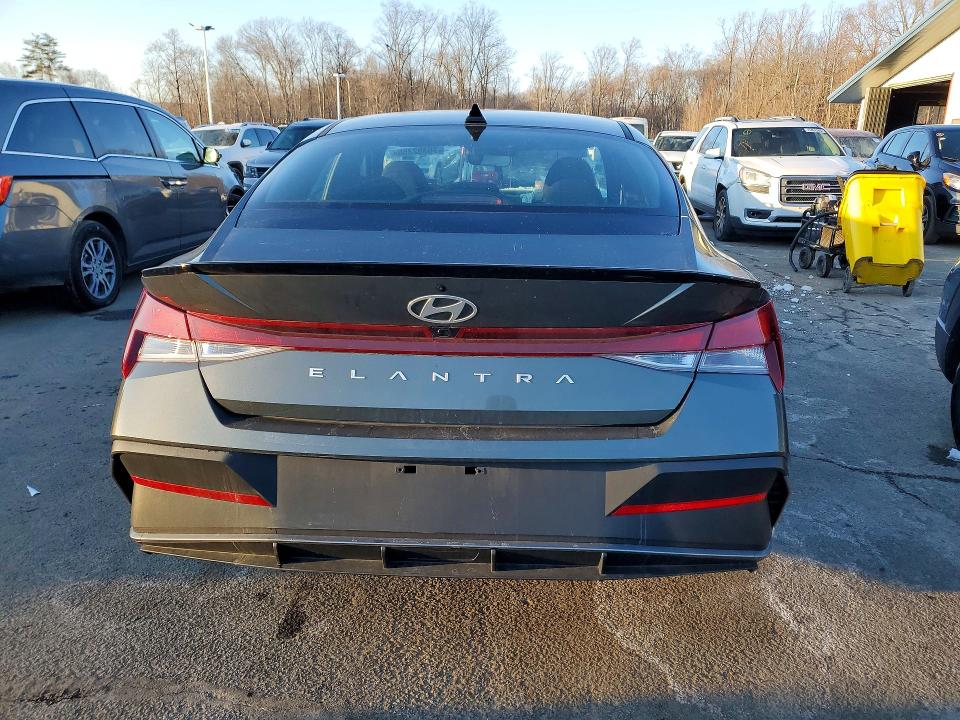 Auction sale of the 2025 Hyundai Elantra Se, vin: KMHLM4DG8SU872644, lot number: 76392355