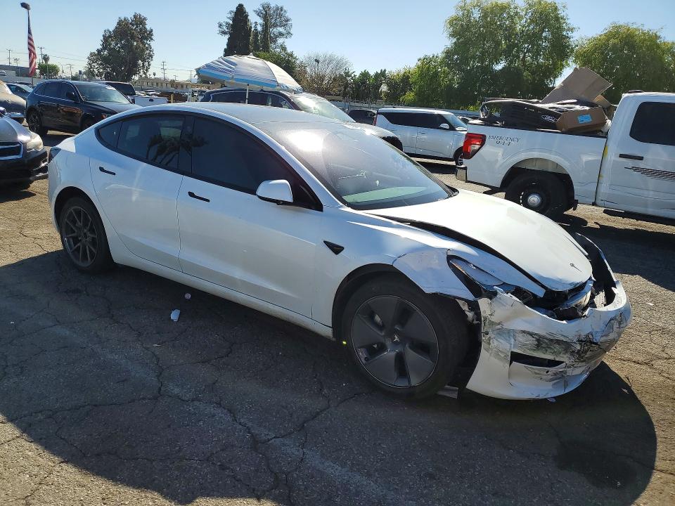77019575 :رقم المزاد ، 5YJ3E1EB2NF253585 vin ، 2022 Tesla Model 3 مزاد بيع