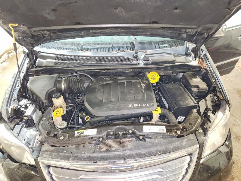 2015 Chrysler Town & Country მანქანა იყიდება აუქციონზე, vin: 2C4RC1CG7FR663111, აუქციონის ნომერი: 75643025