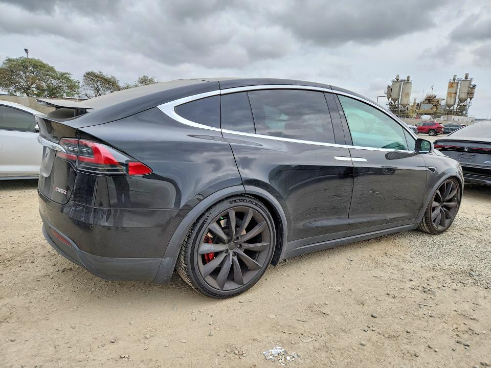 Продаж на аукціоні авто 2018 Tesla Model X, vin: 5YJXCBE44JF142920, номер лоту: 76669465