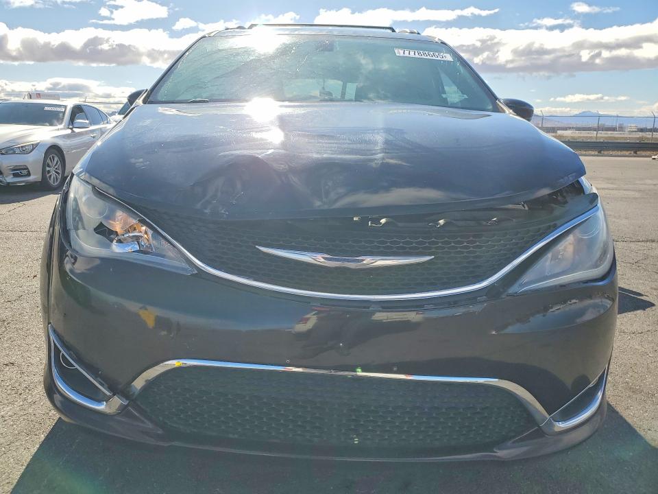 77788665 :رقم المزاد ، 2C4RC1BG8HR610552 vin ، 2017 Chrysler Pacifica مزاد بيع
