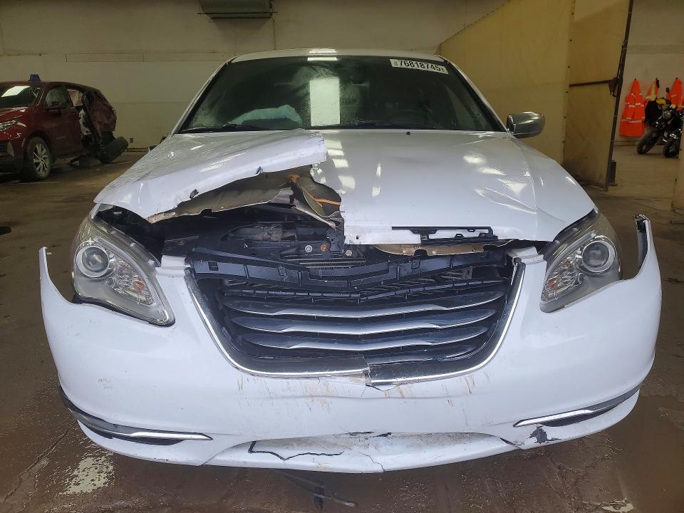 76818745 :رقم المزاد ، 1C3CCBCG5EN151990 vin ، 2014 Chrysler 200 مزاد بيع