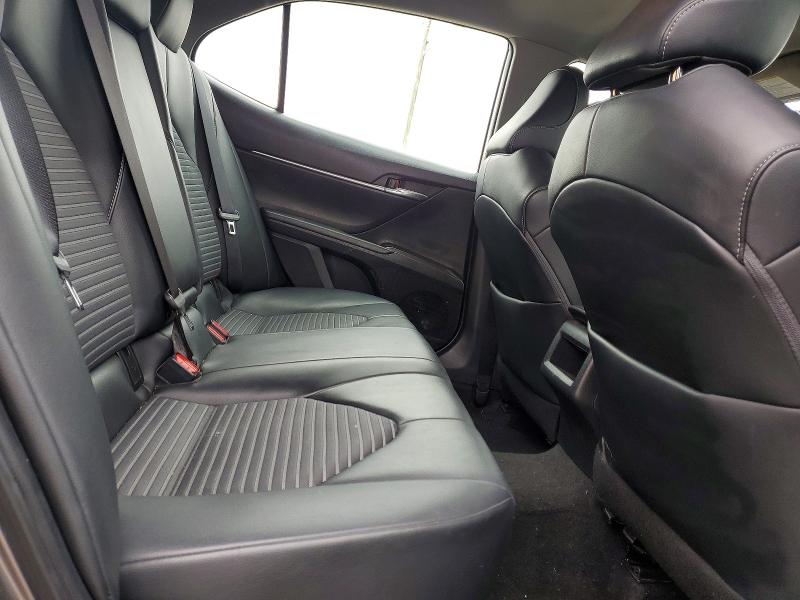 77597755 :رقم المزاد ، 4T1G11AK3MU520947 vin ، 2021 Toyota Camry مزاد بيع