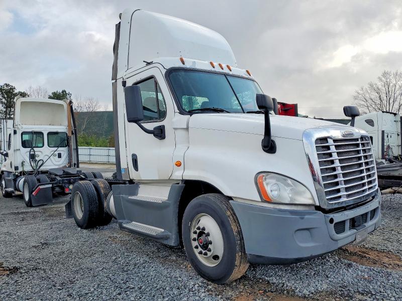 77429215 :رقم المزاد ، 1FUBGEDV0GLHC5749 vin ، 2016 Freightliner Cascadia 1 مزاد بيع