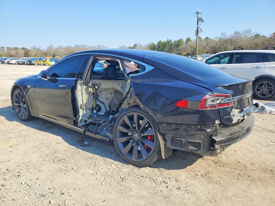 76702135 :رقم المزاد ، 5YJSA1E47GF161271 vin ، 2016 Tesla Model S مزاد بيع