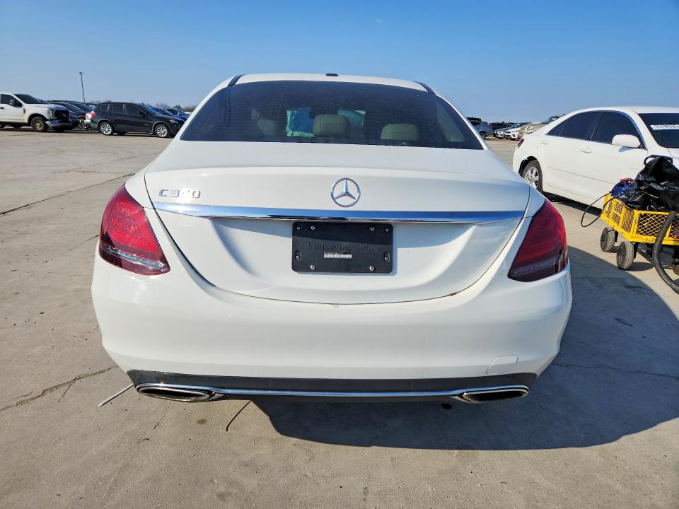 75588315 :رقم المزاد ، W1KWF8DB1MR651017 vin ، 2021 Mercedes-benz C مزاد بيع
