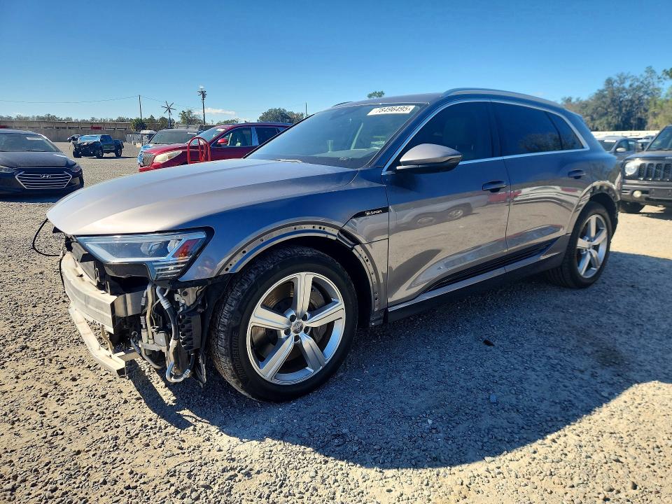 Продажа на аукционе авто 2019 Audi E-tron, vin: WA1LAAGE4KB010243, номер лота: 78496495