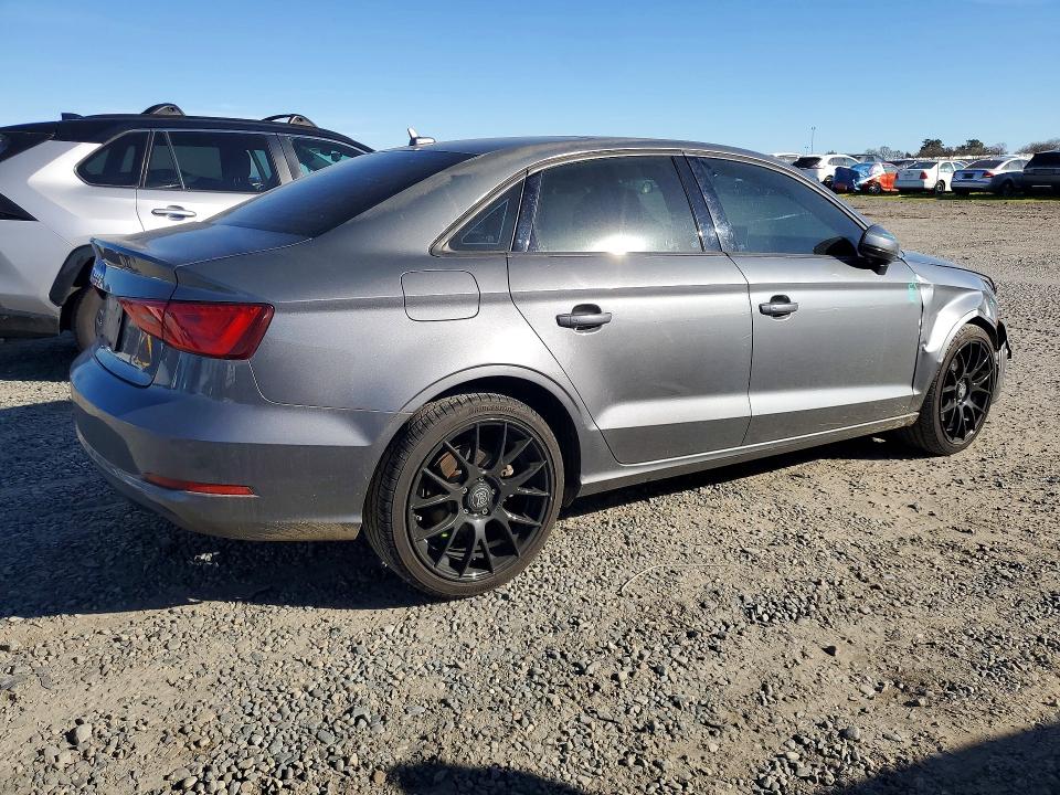 77693165 :رقم المزاد ، WAUACGFF2F1142561 vin ، 2015 Audi A3 مزاد بيع