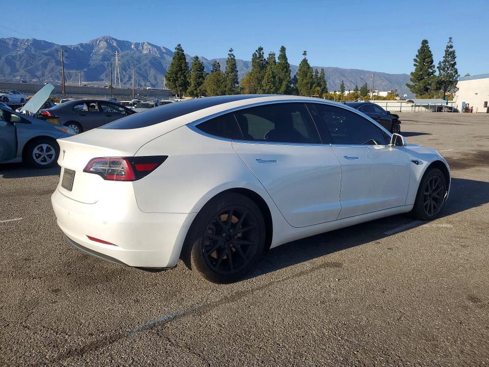 75676865 :رقم المزاد ، 5YJ3E1EA8LF660671 vin ، 2020 Tesla Model 3 مزاد بيع