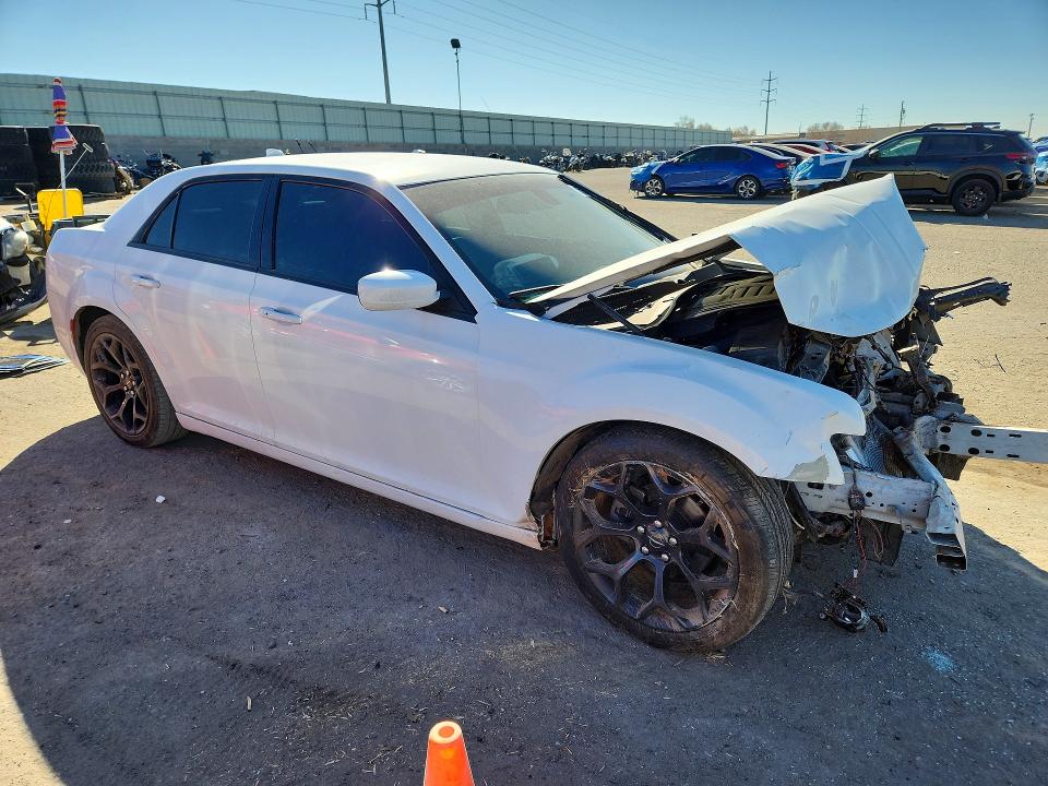 Продаж на аукціоні авто 2019 Chrysler 300, vin: 2C3CCABG0KH639874, номер лоту: 75993655
