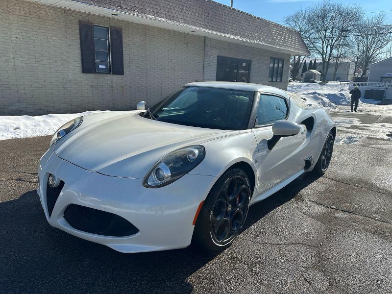 2016 Alfa Romeo 4c მანქანა იყიდება აუქციონზე, vin: ZARBAAA41GM177436, აუქციონის ნომერი: 77376835