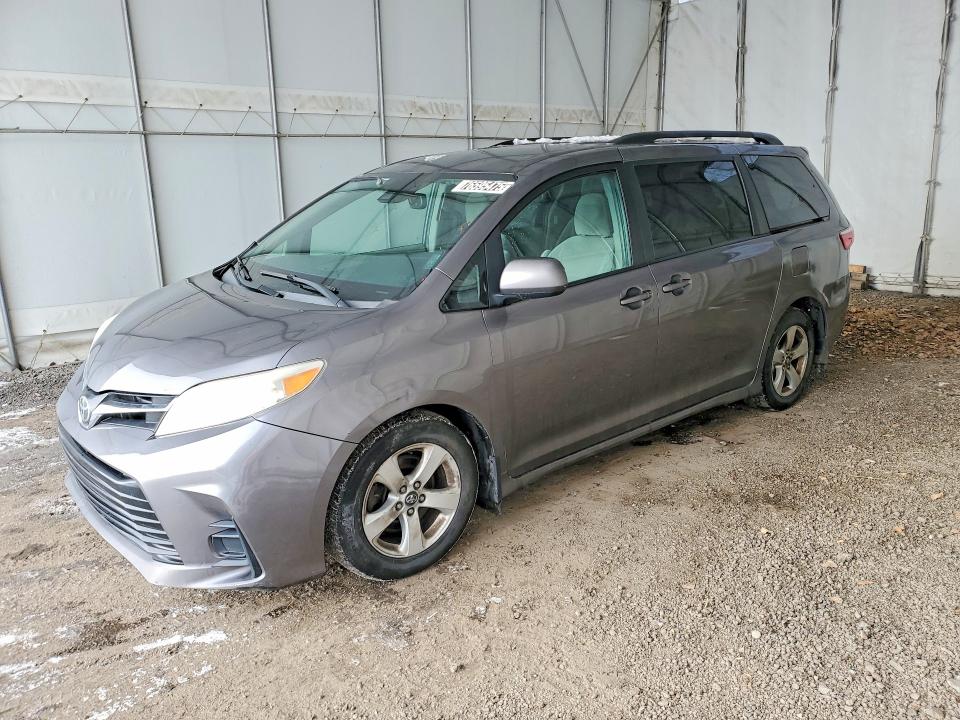 2018 Toyota Sienna Le მანქანა იყიდება აუქციონზე, vin: 5TDKZ3DC4JS937369, აუქციონის ნომერი: 76595475