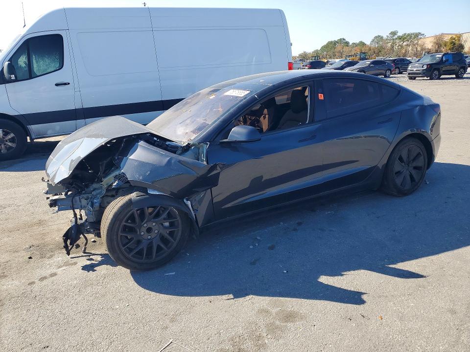 2025 Tesla Model 3 მანქანა იყიდება აუქციონზე, vin: 5YJ3E1EA2SF058766, აუქციონის ნომერი: 76575555