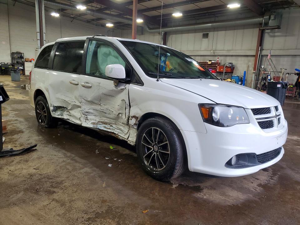 77557105 :رقم المزاد ، 2C4RDGEG5JR335384 vin ، 2018 Dodge Grand Caravan مزاد بيع