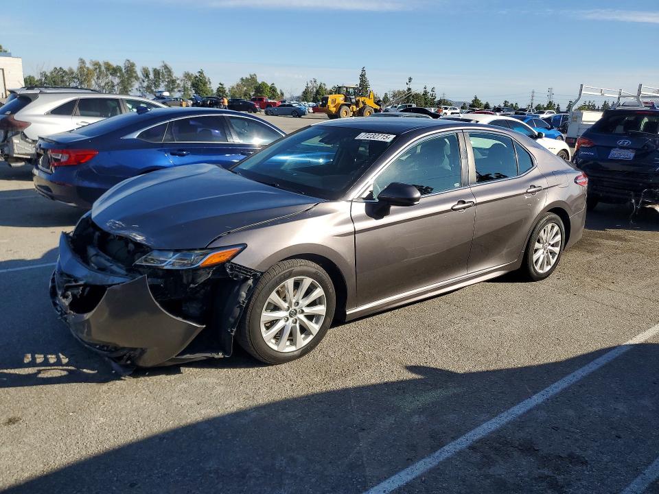 2019 Toyota Camry L მანქანა იყიდება აუქციონზე, vin: 4T1B11HK2KU212309, აუქციონის ნომერი: 77232715