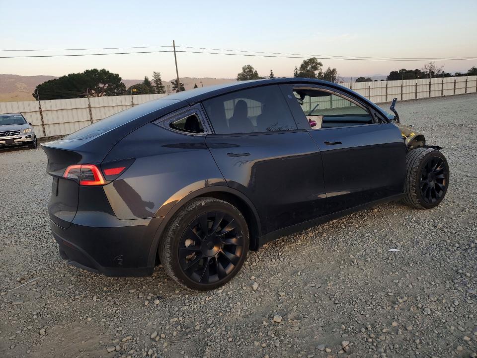 Продажа на аукционе авто 2024 Tesla Model Y, vin: 7SAYGDED7RF113298, номер лота: 75710625