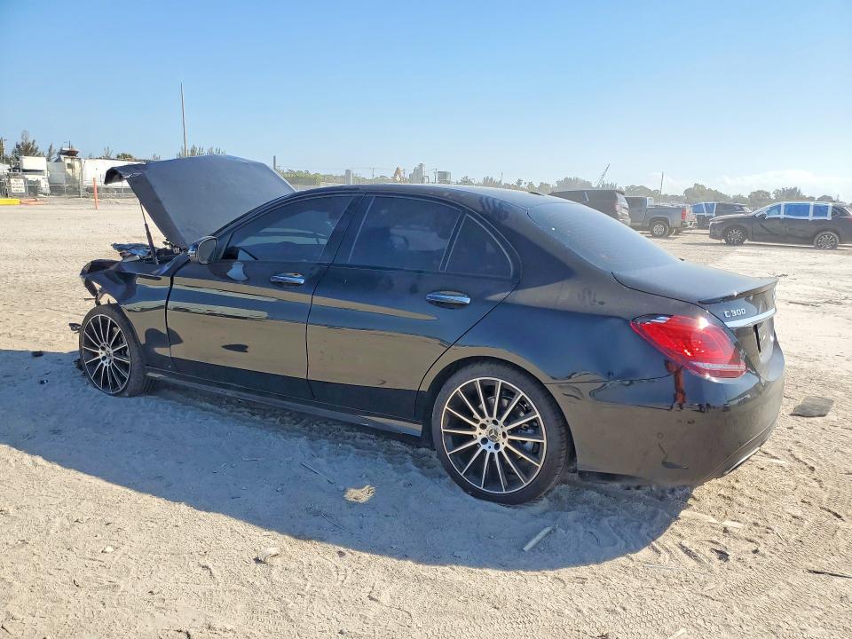 77414685 :رقم المزاد ، W1KWF8DB0MR650098 vin ، 2021 Mercedes-benz C مزاد بيع