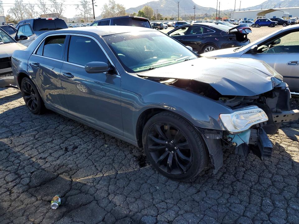 78448405 :رقم المزاد ، 2C3CCAAG6JH190815 vin ، 2018 Chrysler 300 مزاد بيع