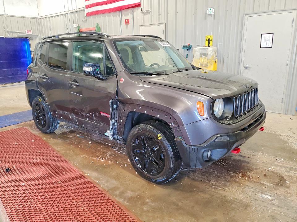 76258745 :رقم المزاد ، ZACCJBCB3JPH69087 vin ، 2018 Jeep Renegade مزاد بيع