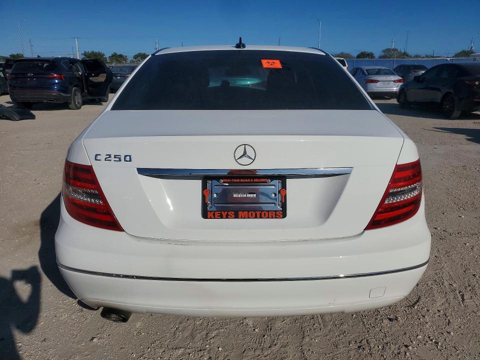 Продажа на аукционе авто 2013 Mercedes-benz C, vin: WDDGF4HB9DR272502, номер лота: 76284445