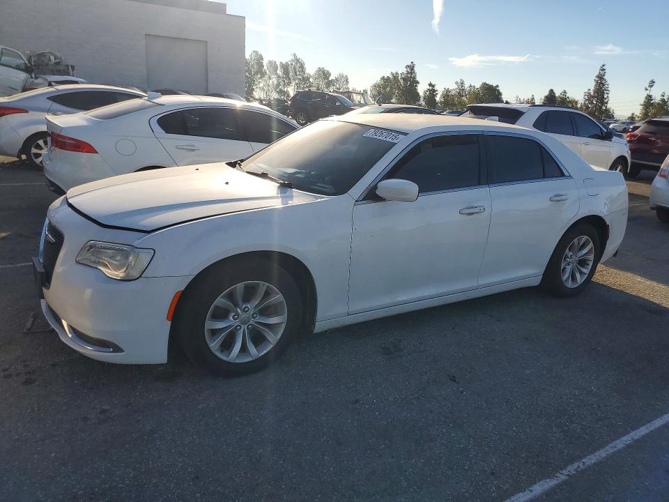 Продажа на аукционе авто 2015 Chrysler 300, vin: 2C3CCAAG2FH872212, номер лота: 79267015