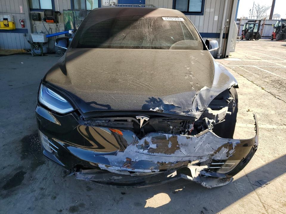 74701235 :رقم المزاد ، 5YJXCBE23HF046169 vin ، 2017 Tesla Model X مزاد بيع