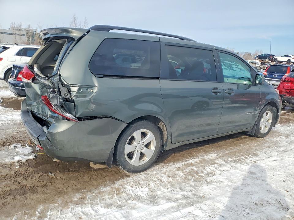 2014 Toyota Sienna მანქანა იყიდება აუქციონზე, vin: 5TDKK3DC4ES425766, აუქციონის ნომერი: 75596745