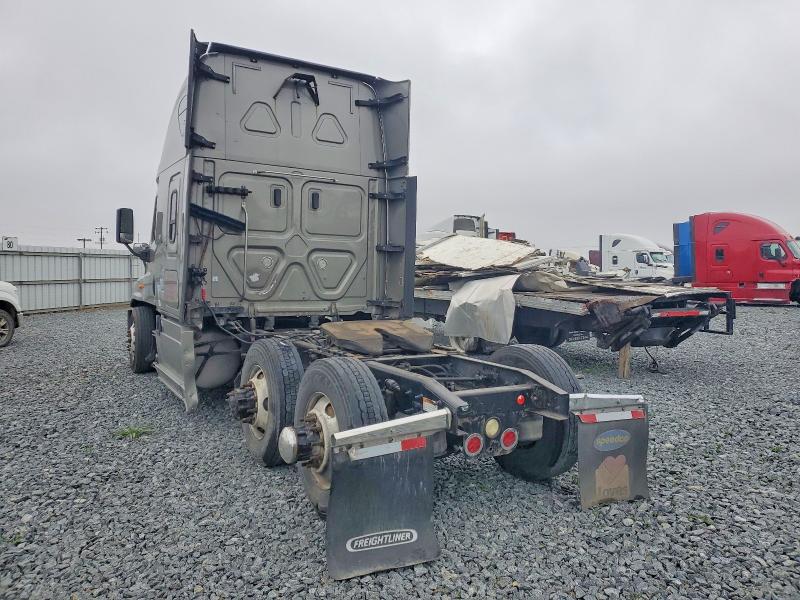 76745415 :رقم المزاد ، 3AKJGLDR9JSHU4903 vin ، 2018 Freightliner Cascadia 1 مزاد بيع