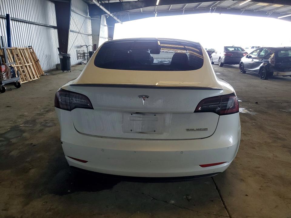 78679715 :رقم المزاد ، 5YJ3E1EB9JF084305 vin ، 2018 Tesla Model 3 مزاد بيع