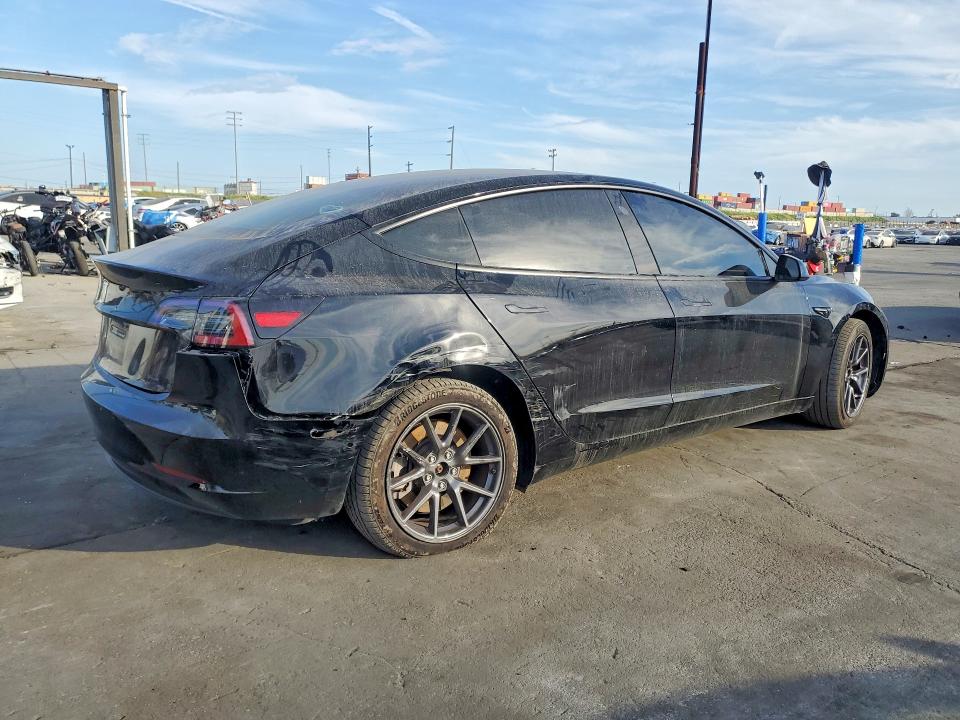 76372765 :رقم المزاد ، 5YJ3E1EA6NF373378 vin ، 2022 Tesla Model 3 مزاد بيع