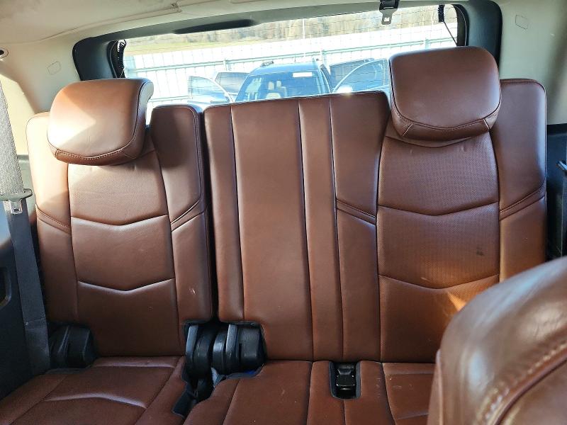 77011785 :رقم المزاد ، 1GYS3BKJ4JR277873 vin ، 2018 Cadillac Escalade مزاد بيع