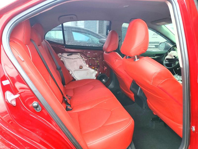 76821145 :رقم المزاد ، 4T1C11AK1MU556019 vin ، 2021 Toyota Camry مزاد بيع