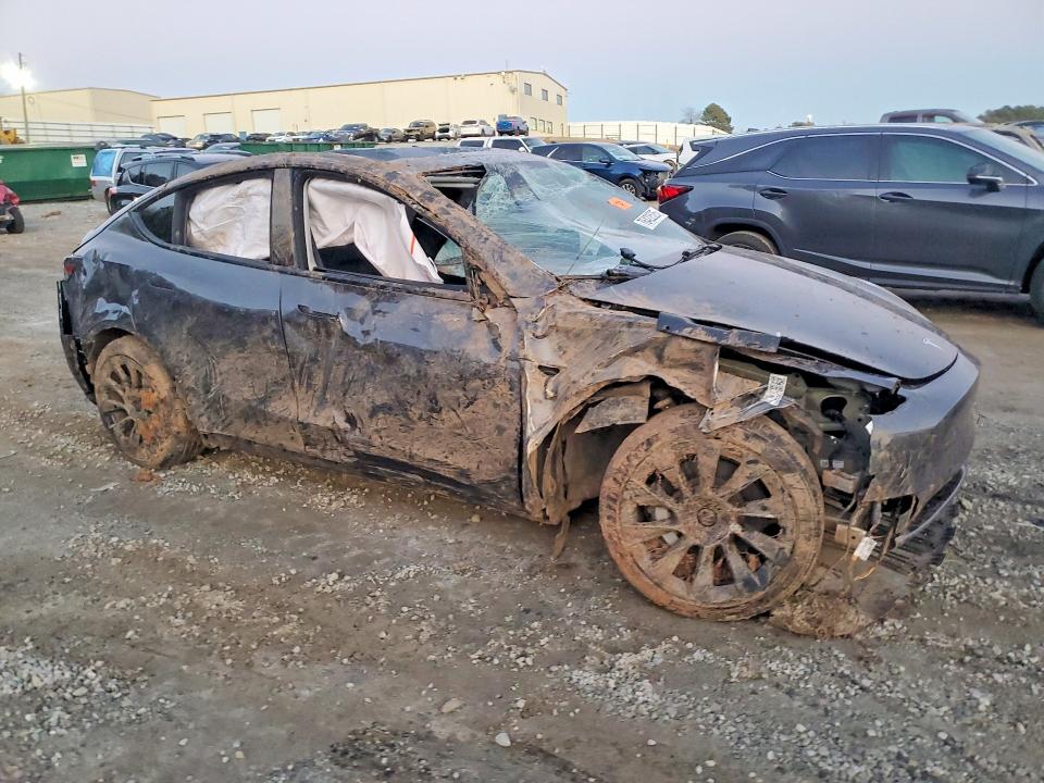 76422525 :رقم المزاد ، 7SAYGDEE0NA006545 vin ، 2022 Tesla Model Y مزاد بيع
