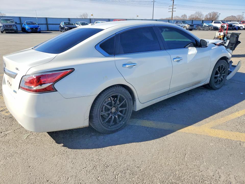 2014 Nissan Altima მანქანა იყიდება აუქციონზე, vin: 1N4AL3AP6EN247015, აუქციონის ნომერი: 79195855
