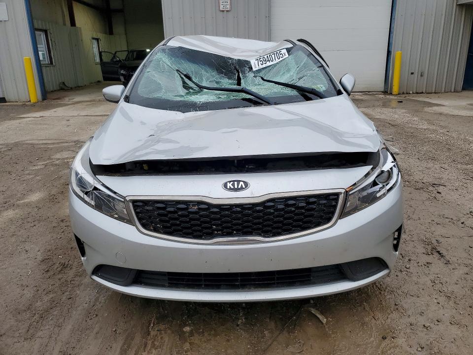 2018 Kia Forte მანქანა იყიდება აუქციონზე, vin: 3KPFL4A70JE212281, აუქციონის ნომერი: 75940705
